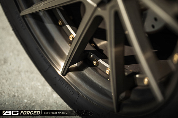 Фото дисков BC Forged HCA210 Сатиновая бронза на Ford Mustang V