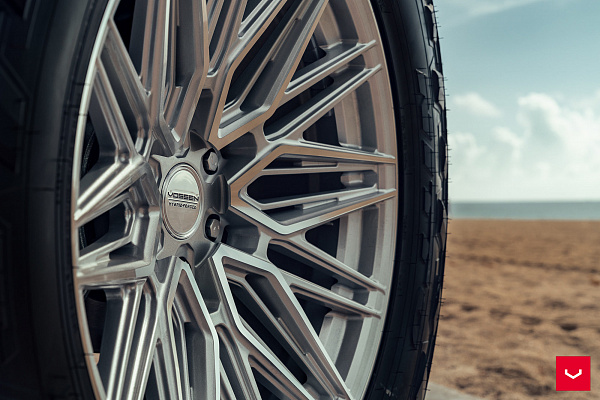 Фото дисков Vossen HF6-5 Серебро на Ford Bronco