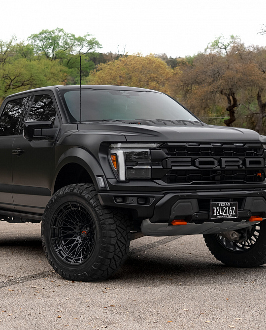 Фото дисков LCX-03 Черный глянец на GMC Sierra IV