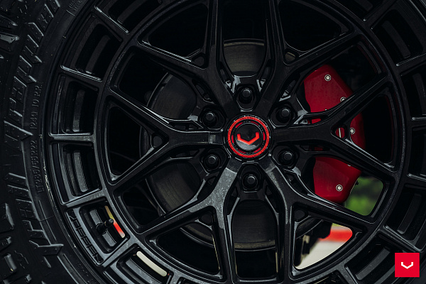 Фото дисков Vossen HFX-1 (6-Lug) Черный глянец на Chevrolet Tahoe V