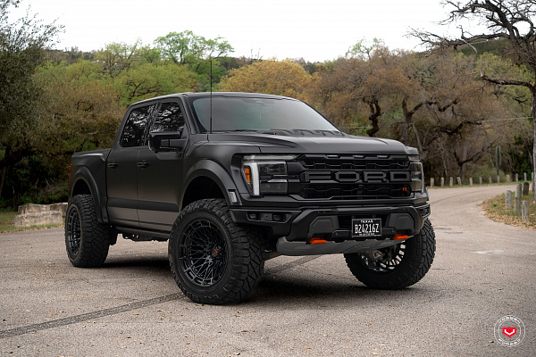 Фото дисков Vossen LCX-03 Черный глянец на GMC Sierra IV