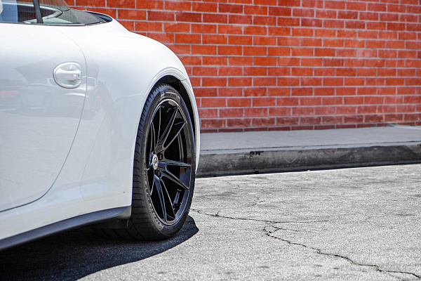 Фото дисков HRE FF04 Черный глянец на Porsche 911 VII