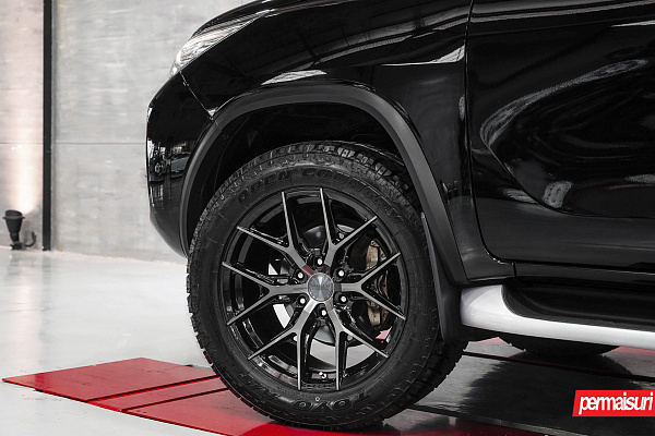 Фото дисков Vossen HF6-4 Алмазная проточка на Toyota Fortuner II