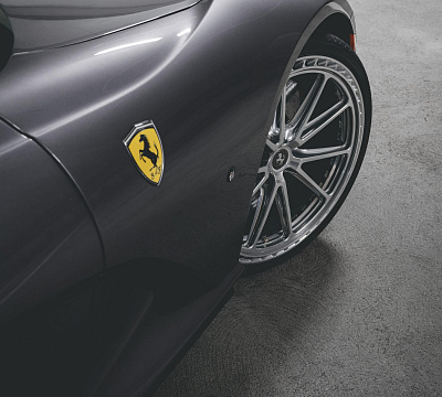Фото дисков CEC C111 на Ferrari 812