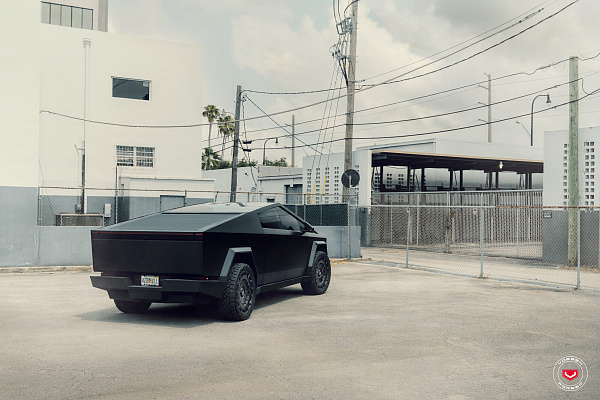 Фото дисков Vossen LC3-11 Черный глянец на Tesla Cybertruck