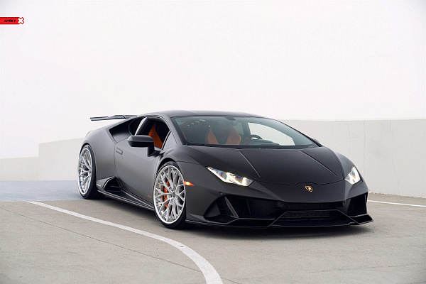 Фото дисков Anrky AN30 Глянцевый лак на Lamborghini Huracan