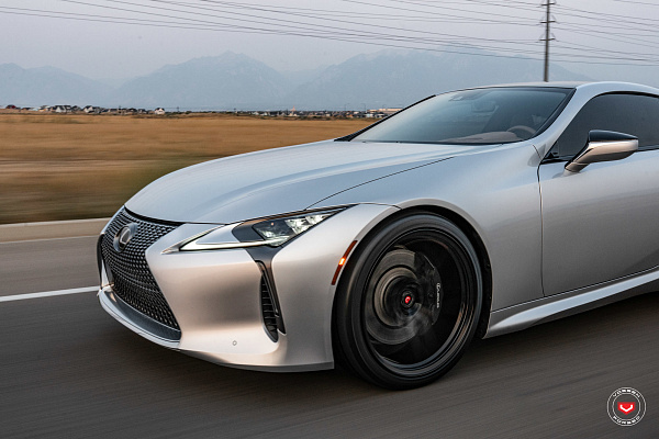 Фото дисков Vossen M-X1 Черный глянец на Lexus LC 500