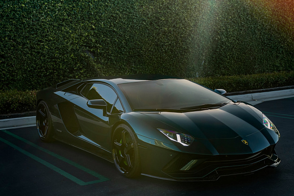 Фото дисков Brixton Forged TR05 Черный глянец на Lamborghini Aventador