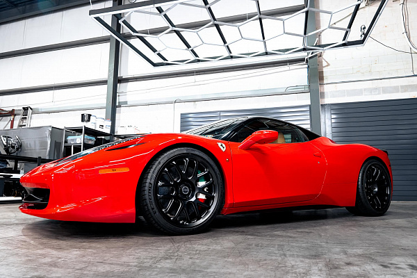 Фото дисков Brixton Forged TR08 Черный сатин на Ferrari 458