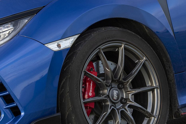 Фото дисков Bola FLB Глянцевый графит на Honda Civic Type R FK8