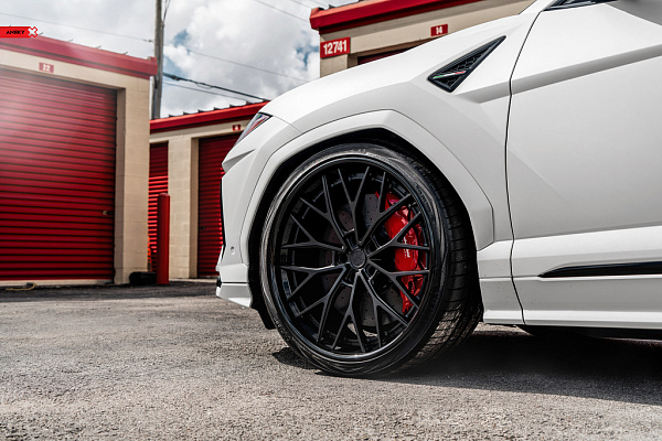 Фото дисков Anrky AN30 Черный сатин на Lamborghini Urus