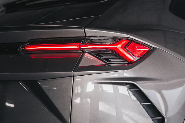 Фото дисков Brixton Forged PF8 Черный глянец на Lamborghini Urus