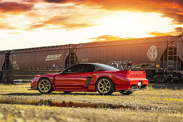 Фото дисков Motegi Racing MR154 BATTLE Сатиновое золото на Acura NSX I