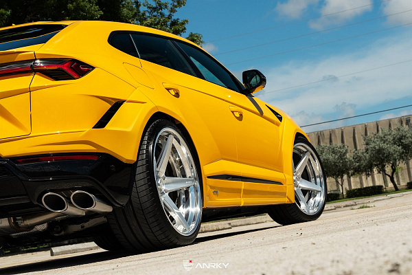 Фото дисков Anrky RS5.3 Глянцевый лак на Lamborghini Urus