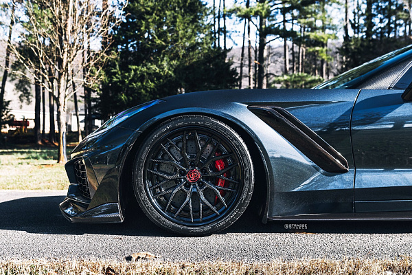 Фото дисков Strasse Wheels SV10M Deep Concave FS Другой цвет на Chevrolet Corvette C7