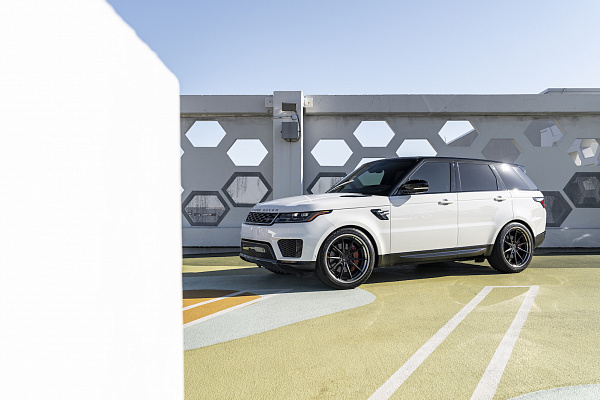Фото дисков Strasse Wheels SV10 Deep Concave FS Черный сатин на Range Rover Sport II