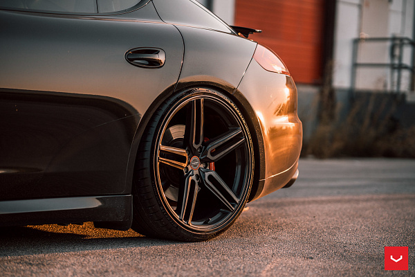 Фото дисков Vossen HF-1 Алмазная проточка на Porsche Panamera I