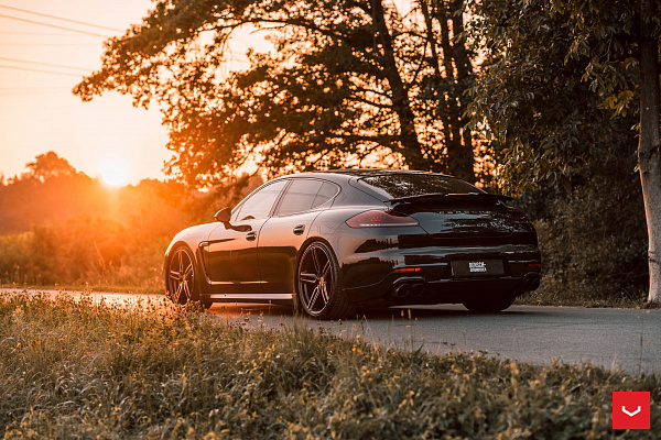 Фото дисков Vossen HF-1 Алмазная проточка на Porsche Panamera I