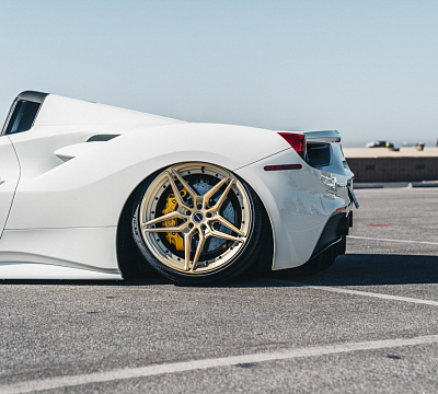 Фото дисков MV Forged VL22 на Ferrari 488