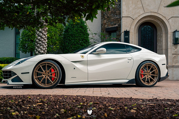 Фото дисков Strasse Wheels SV10-RS Deep Concave FS Сатиновая бронза на Ferrari F12