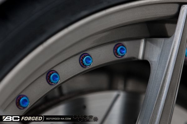 Фото дисков BC Forged HCS01 Глянцевый темный лак на Mercedes-Benz E-Class (W212, S212, C207)