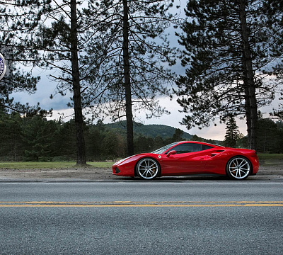 Фото дисков HRE P104 на Ferrari 488