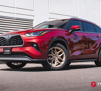 Фото дисков Vossen EVO-4 на Toyota Highlander U70