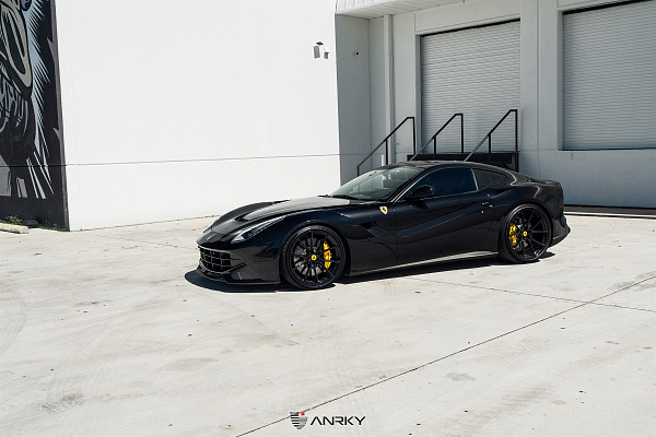 Фото дисков Anrky AN12 Черный глянец на Ferrari F12