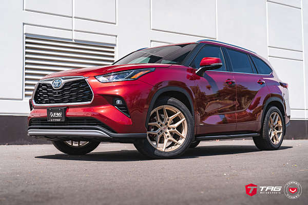 Фото дисков Vossen EVO-4 Сатиновая шампань на Toyota Highlander U70