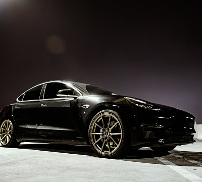 Фото дисков Savini SV-F4 на Tesla Model 3
