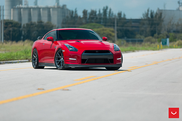 Фото дисков Vossen VFS-6 Глянцевый графит на Nissan GT-R