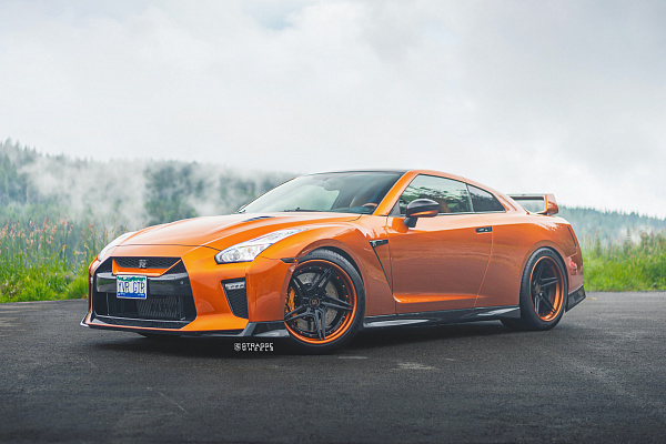 Фото дисков Strasse Wheels SV2T Deep Concave FS Черный глянец на Nissan GT-R
