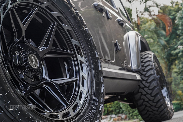 Фото дисков 4PLAY 4P55 Черный глянец на Jeep Wrangler IV (JL)