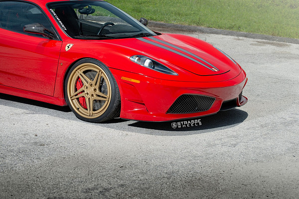 Фото дисков Strasse Wheels SV2T Deep Concave FS Сатиновое темное золото на Ferrari F430