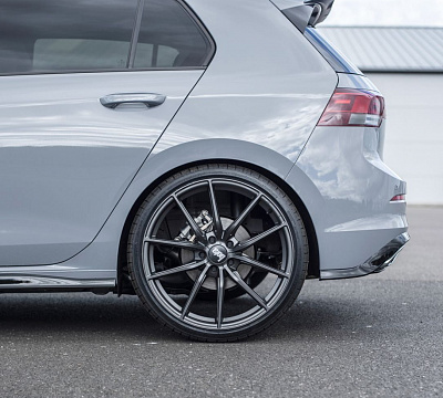 Фото дисков Bola FLC на Volkswagen Golf VIII