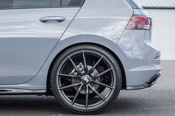 Фото дисков Bola FLC Сатиновый графит на Volkswagen Golf VIII
