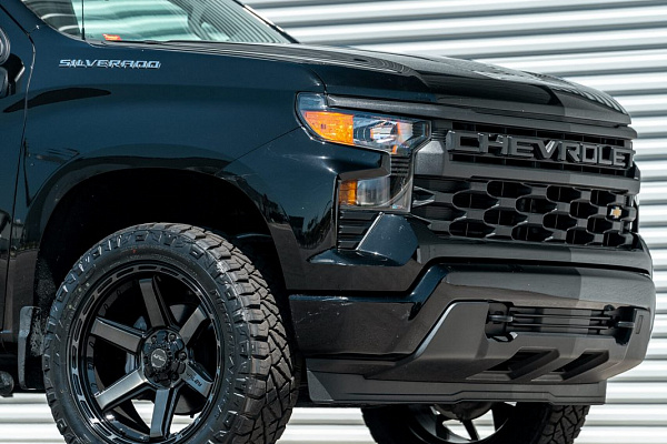 Фото дисков 4PLAY 4P63 Черный глянец на Chevrolet Silverado IV