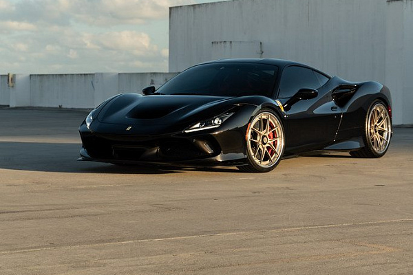 Фото дисков Anrky XR-301 Сатиновое золото на Ferrari F8