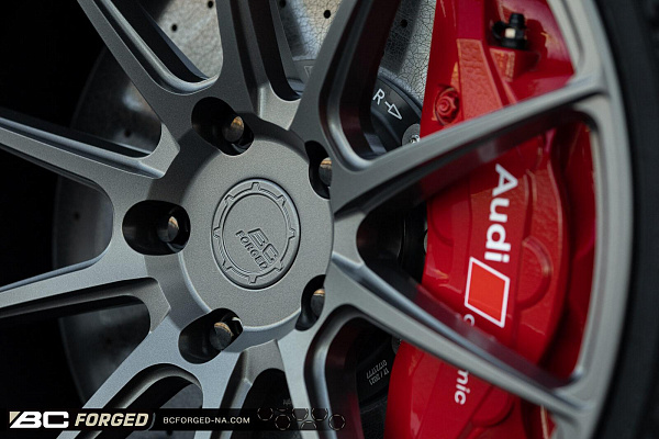 Фото дисков BC Forged RZ10 Матовый графит на Audi E-tron GT