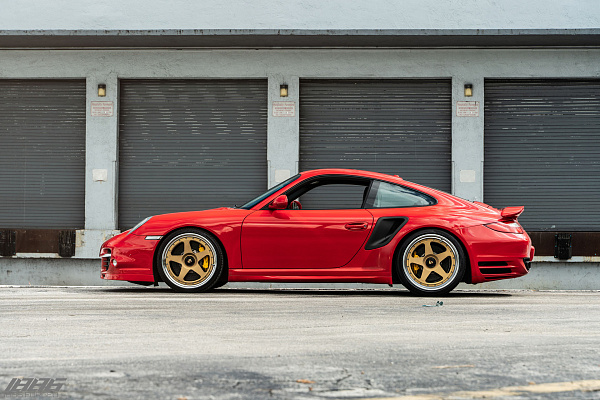 Фото дисков 1886 Wheels S005 Сатиновое золото на Porsche 911 VI