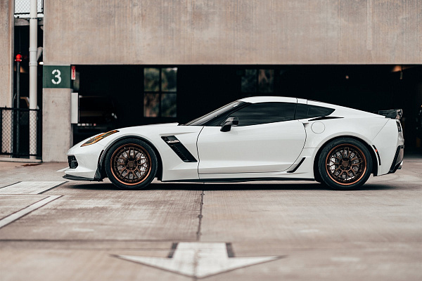 Фото дисков Anrky RS1 Сатиновая темная бронза на Chevrolet Corvette C7