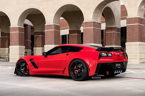 Фото дисков Strasse Wheels SP5R Deep Concave Monoblock Черный сатин на Chevrolet Corvette C7