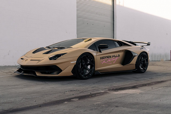 Фото дисков Brixton Forged NC01-R Черный сатин на Lamborghini Aventador