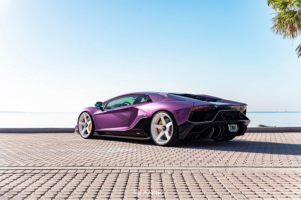 Фото дисков Anrky RS5.3 Белый глянец на Lamborghini Aventador