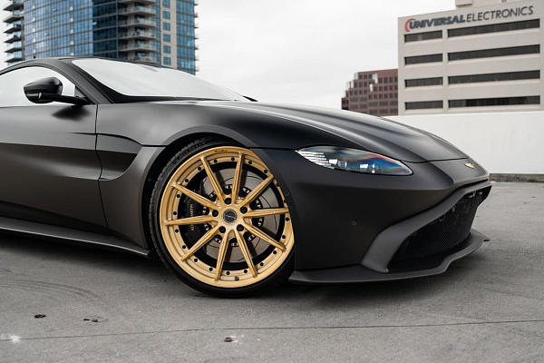 Фото дисков Brixton Forged R11-R Глянцевая шампань на Aston Martin Vantage 4