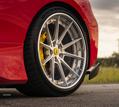 Фото дисков Strasse Wheels SV10 Deep Concave FS на Ferrari 488