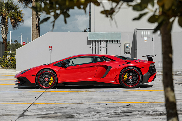 Фото дисков Strasse Wheels SM5R Deep Concave FS Другой цвет на Lamborghini Aventador