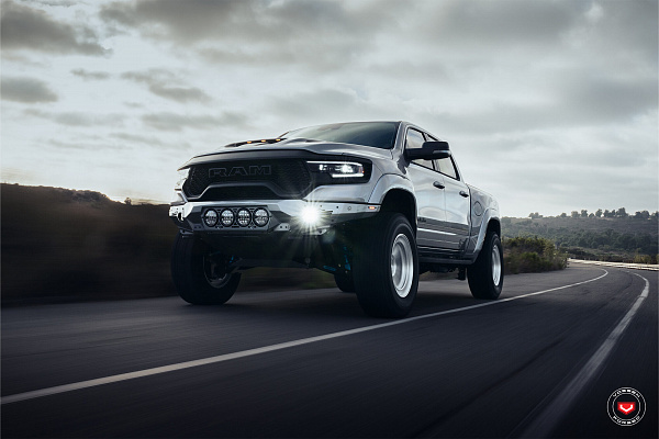 Фото дисков Vossen LCX-01 Глянцевый лак на Ram 1500 V