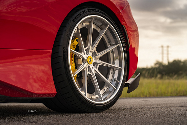 Фото дисков Strasse Wheels SV10 Deep Concave FS Глянцевый лак на Ferrari 488
