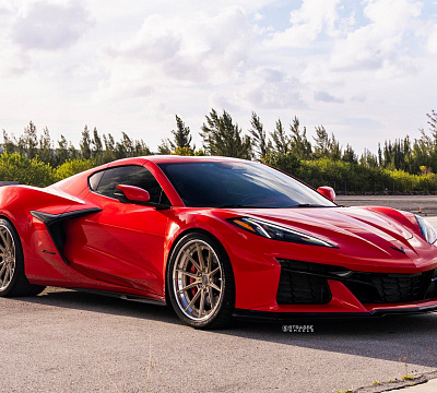 Фото дисков Strasse Wheels SV10 Deep Concave FS на Chevrolet Corvette C8